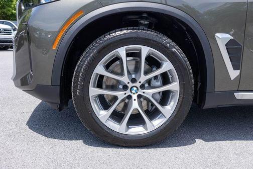 Manhattan Green Metallic 2026 BMW X5 xDrive40i