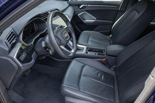 Navarra Blue Metallic 2025 Audi Q3 45 S line Premium