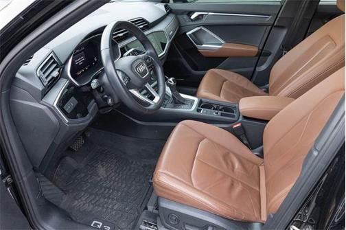 2020 Audi Q3 45 S line Prestige