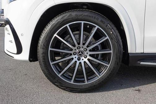 MANUFAKTUR Moonlight White Metallic 2026 Mercedes-Benz GLS 450 4MATIC