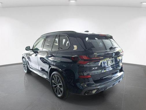 Carbon Black Metallic 2026 BMW X5 xDrive40i