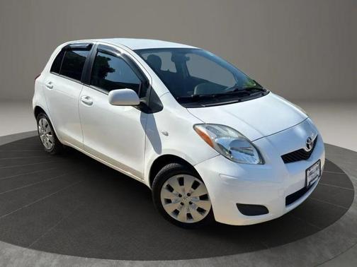 Super White 2011 Toyota Yaris Base