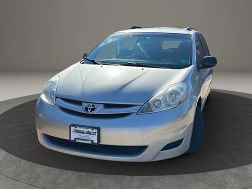 Silver Shadow Pearl 2010 Toyota Sienna LE