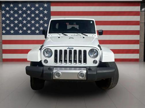 Bright White Clearcoat 2016 Jeep Wrangler Unlimited Sahara