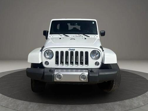 Bright White Clearcoat 2016 Jeep Wrangler Unlimited Sahara