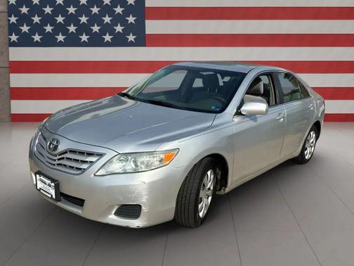 Classic Silver Metallic 2011 Toyota Camry LE