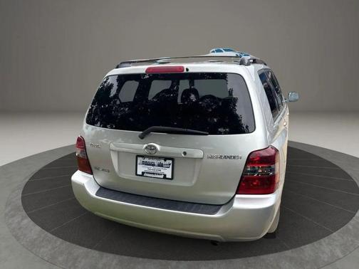Millennium Silver Metallic 2004 Toyota Highlander Base
