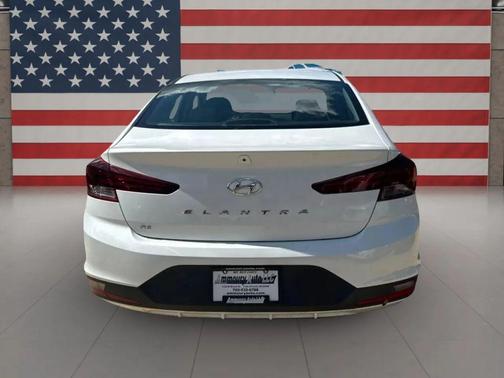 2019 Hyundai ELANTRA SE