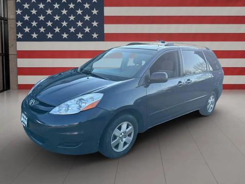 Blue 2007 Toyota Sienna LE