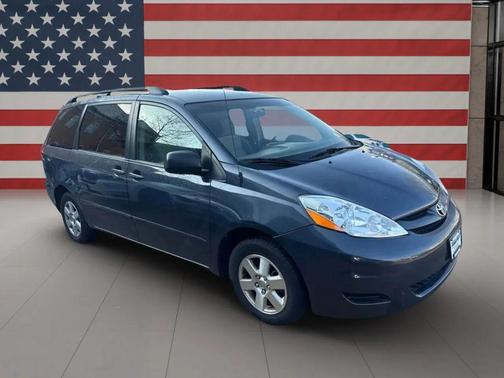 Blue 2007 Toyota Sienna LE