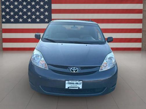 Blue 2007 Toyota Sienna LE