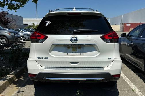 White 2018 Nissan Rogue SL