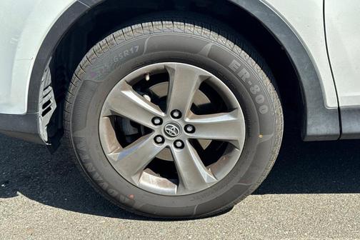 Super White 2015 Toyota RAV4 XLE