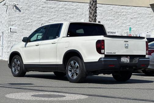 White Diamond Pearl 2017 Honda Ridgeline RTL