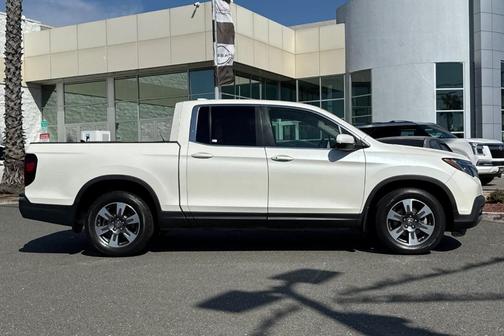 White Diamond Pearl 2017 Honda Ridgeline RTL