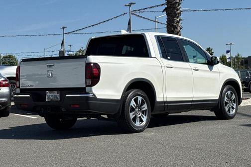 White Diamond Pearl 2017 Honda Ridgeline RTL