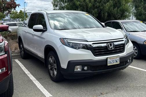 White Diamond Pearl 2017 Honda Ridgeline RTL