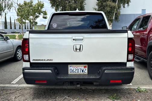 White Diamond Pearl 2017 Honda Ridgeline RTL