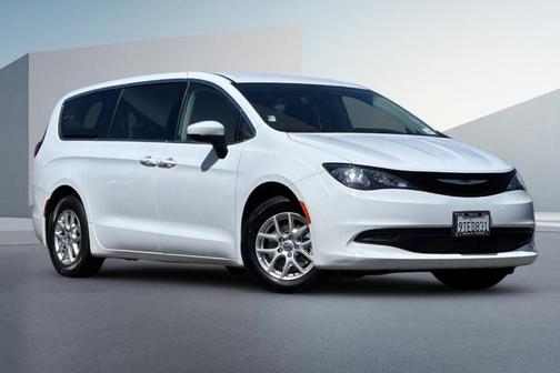 Bright White Clearcoat 2023 Chrysler Voyager LX