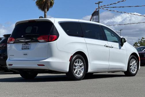 Bright White Clearcoat 2023 Chrysler Voyager LX