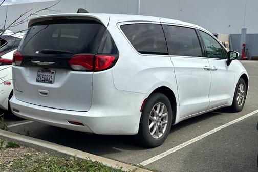 Bright White Clearcoat 2023 Chrysler Voyager LX
