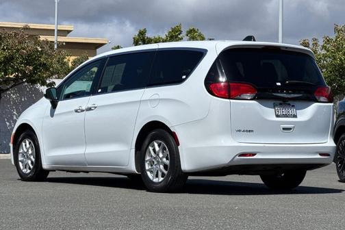 Bright White Clearcoat 2023 Chrysler Voyager LX