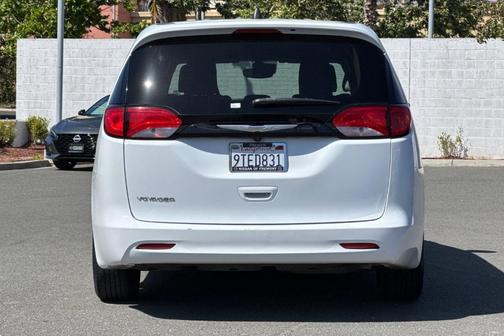 Bright White Clearcoat 2023 Chrysler Voyager LX
