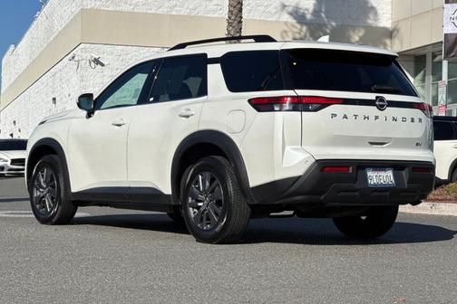 White 2024 Nissan Pathfinder SV