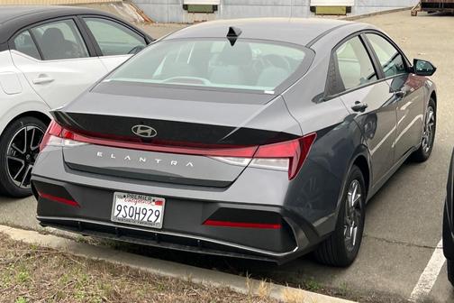 2024 Hyundai ELANTRA SEL