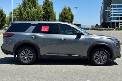 2023 Nissan Pathfinder S