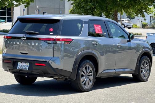 2023 Nissan Pathfinder S