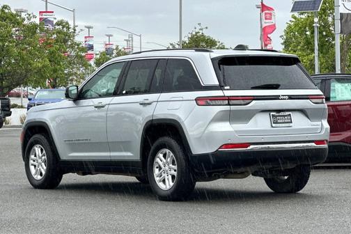 Silver Zynith 2024 Jeep Grand Cherokee Laredo