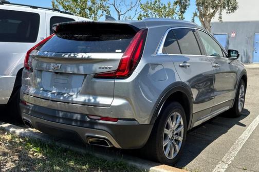 2023 Cadillac XT4 Premium Luxury