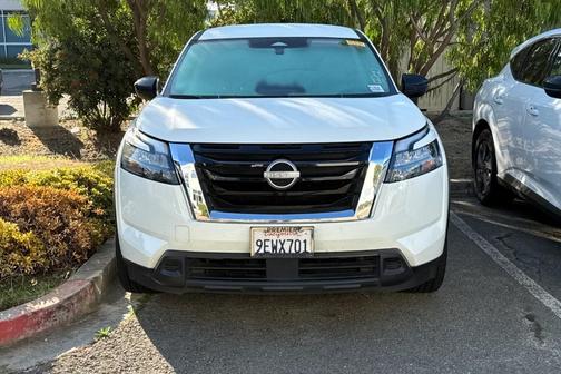 2023 Nissan Pathfinder S