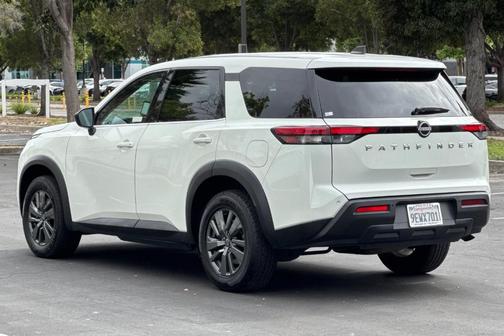 2023 Nissan Pathfinder S