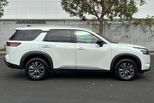 2023 Nissan Pathfinder S