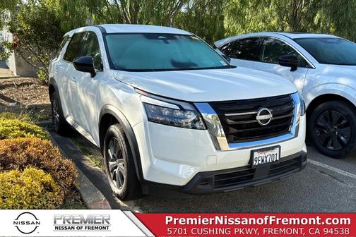 2023 Nissan Pathfinder S