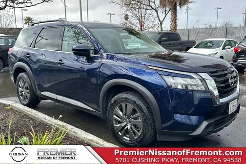 2024 Nissan Pathfinder SV