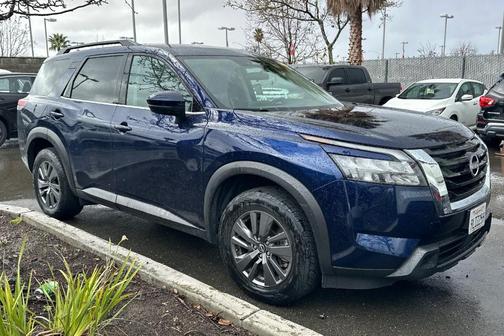 2024 Nissan Pathfinder SV