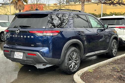 2024 Nissan Pathfinder SV