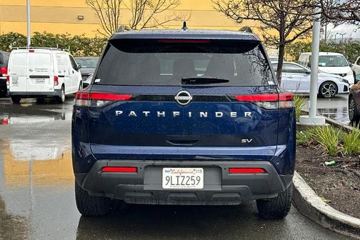 2024 Nissan Pathfinder SV