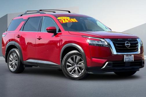 2022 Nissan Pathfinder SV