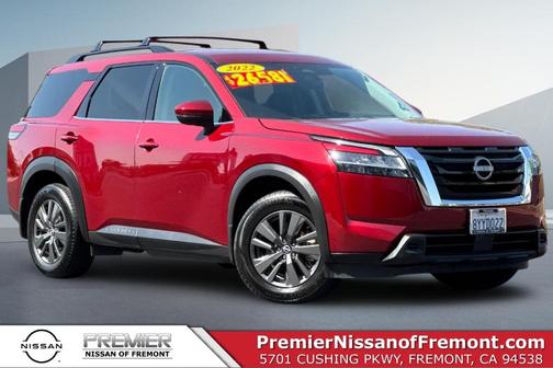 2022 Nissan Pathfinder SV