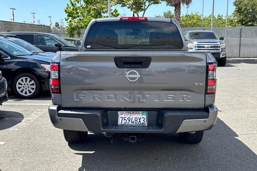 Gun Metallic 2024 Nissan Frontier SV