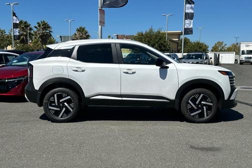 Aspen White Tri 2026 Nissan Kicks SV