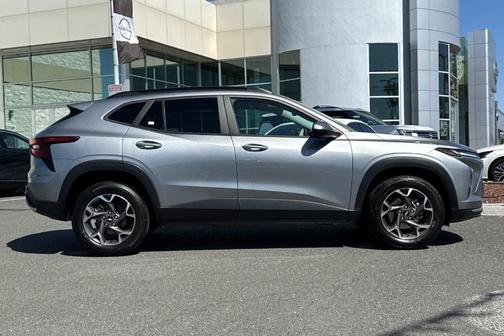 Sterling Gray Metallic 2024 Chevrolet Trax LT