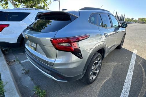 Sterling Gray Metallic 2024 Chevrolet Trax LT