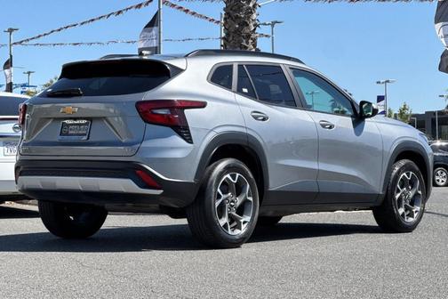 Sterling Gray Metallic 2024 Chevrolet Trax LT