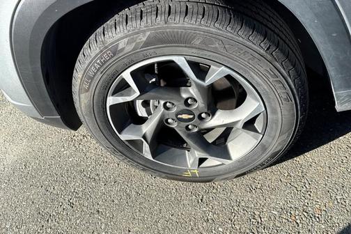 Sterling Gray Metallic 2024 Chevrolet Trax LT
