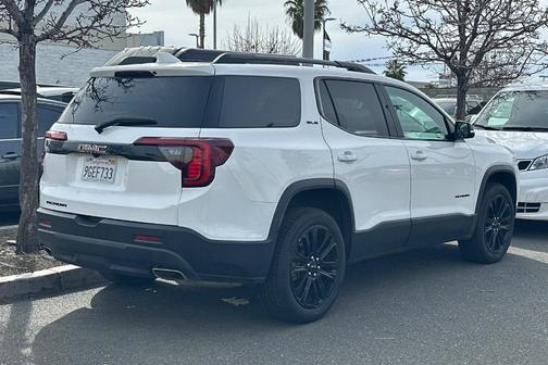 2023 GMC Acadia SLE